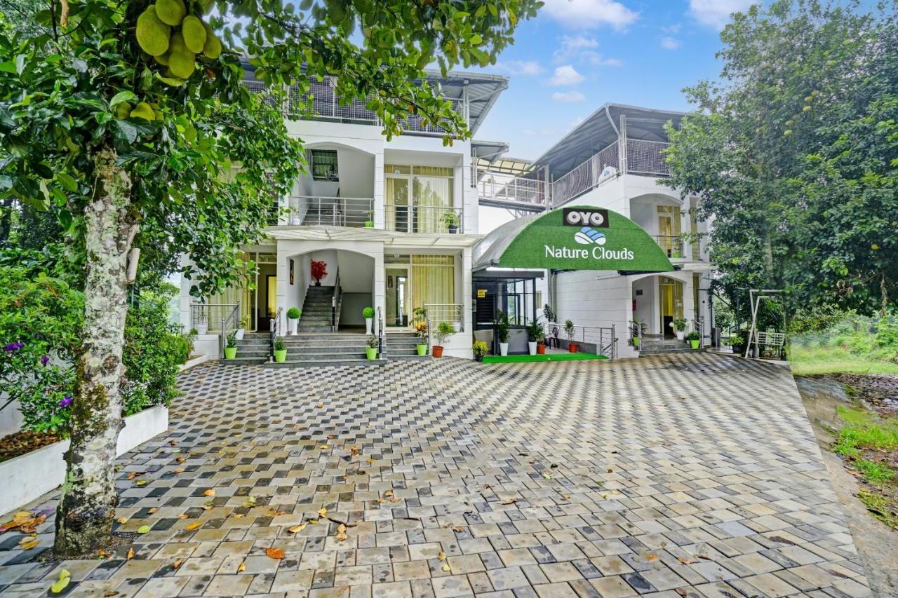 Oyo Flagship 81260 Star Lights Hotel Munnar Ngoại thất bức ảnh