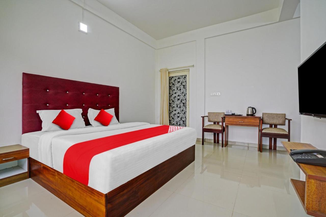 Oyo Flagship 81260 Star Lights Hotel Munnar Ngoại thất bức ảnh