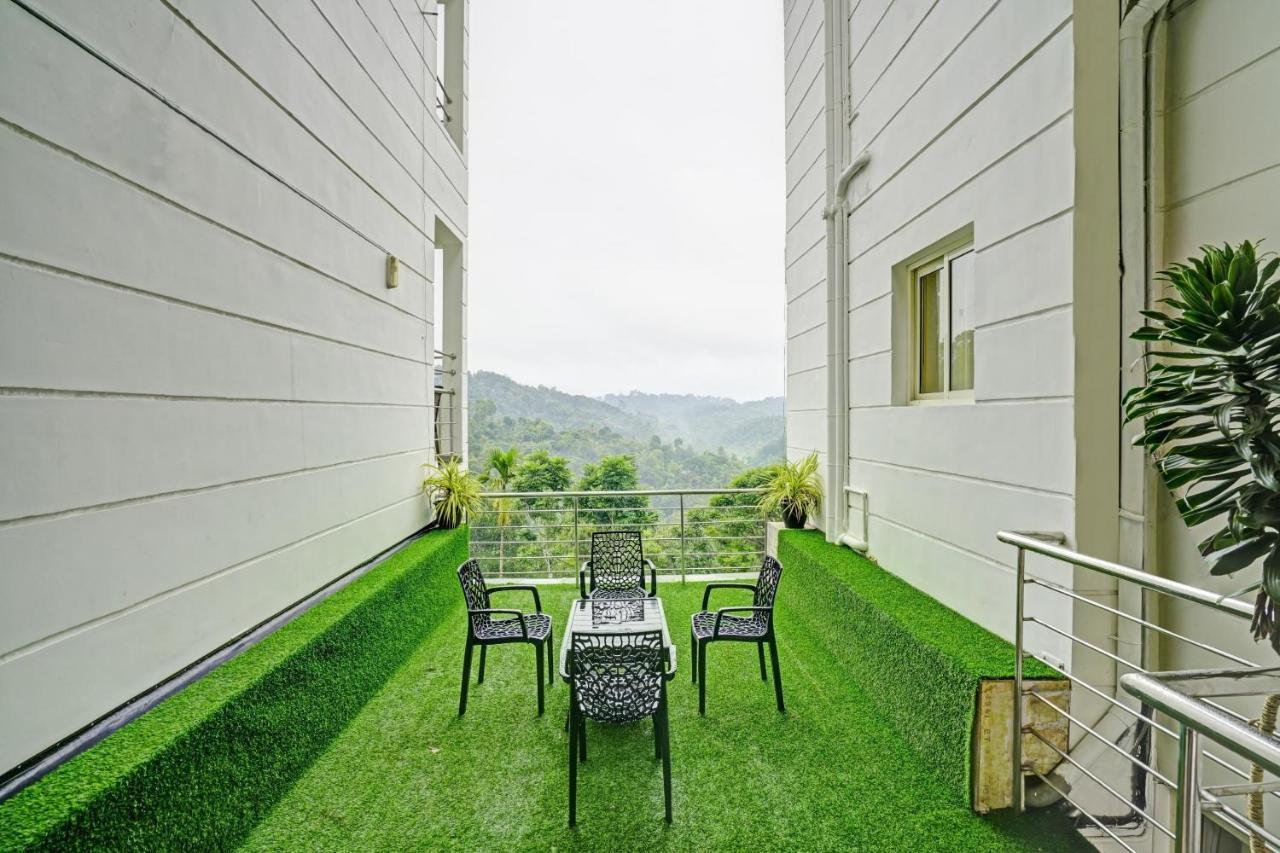 Oyo Flagship 81260 Star Lights Hotel Munnar Ngoại thất bức ảnh