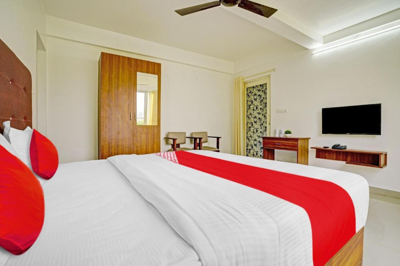 Oyo Flagship 81260 Star Lights Hotel Munnar Ngoại thất bức ảnh