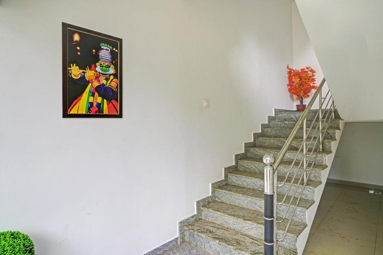 Oyo Flagship 81260 Star Lights Hotel Munnar Ngoại thất bức ảnh