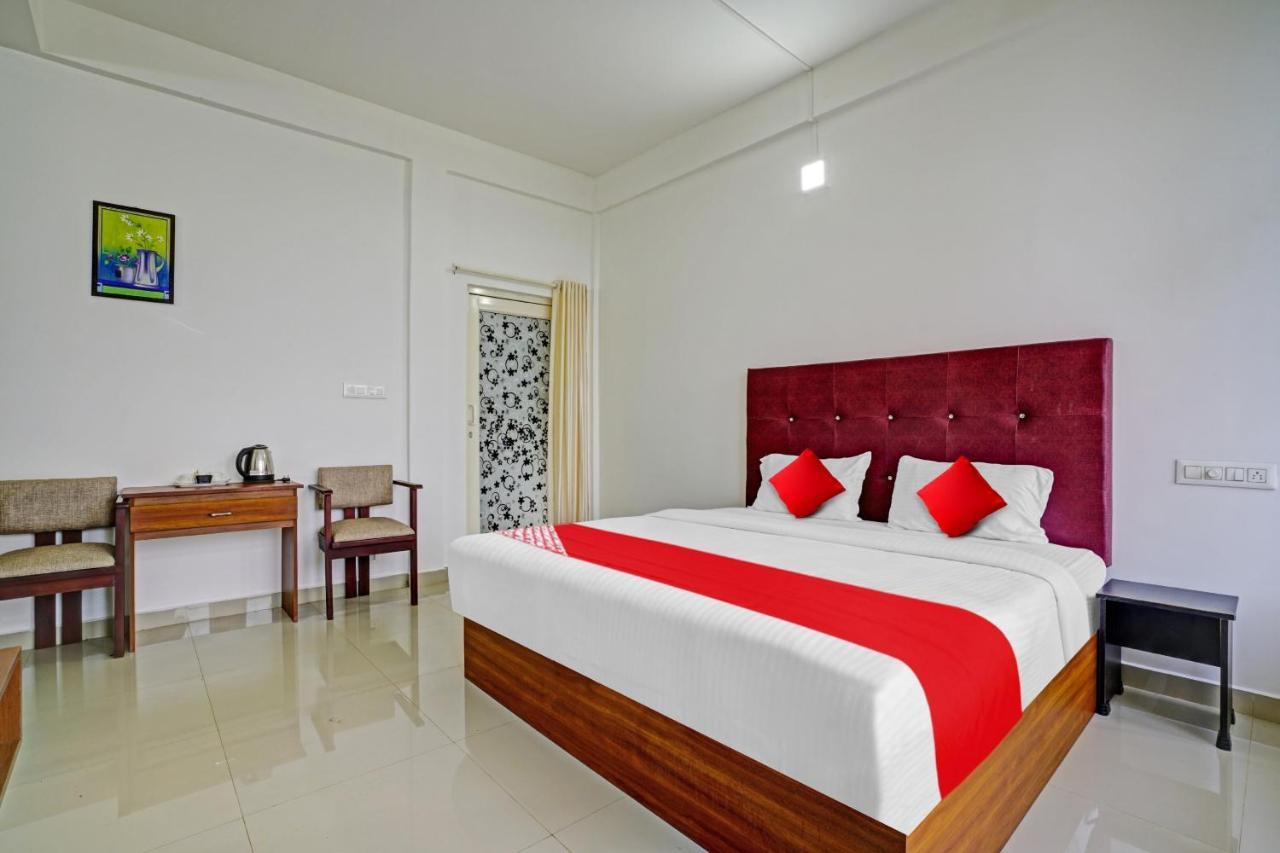 Oyo Flagship 81260 Star Lights Hotel Munnar Ngoại thất bức ảnh