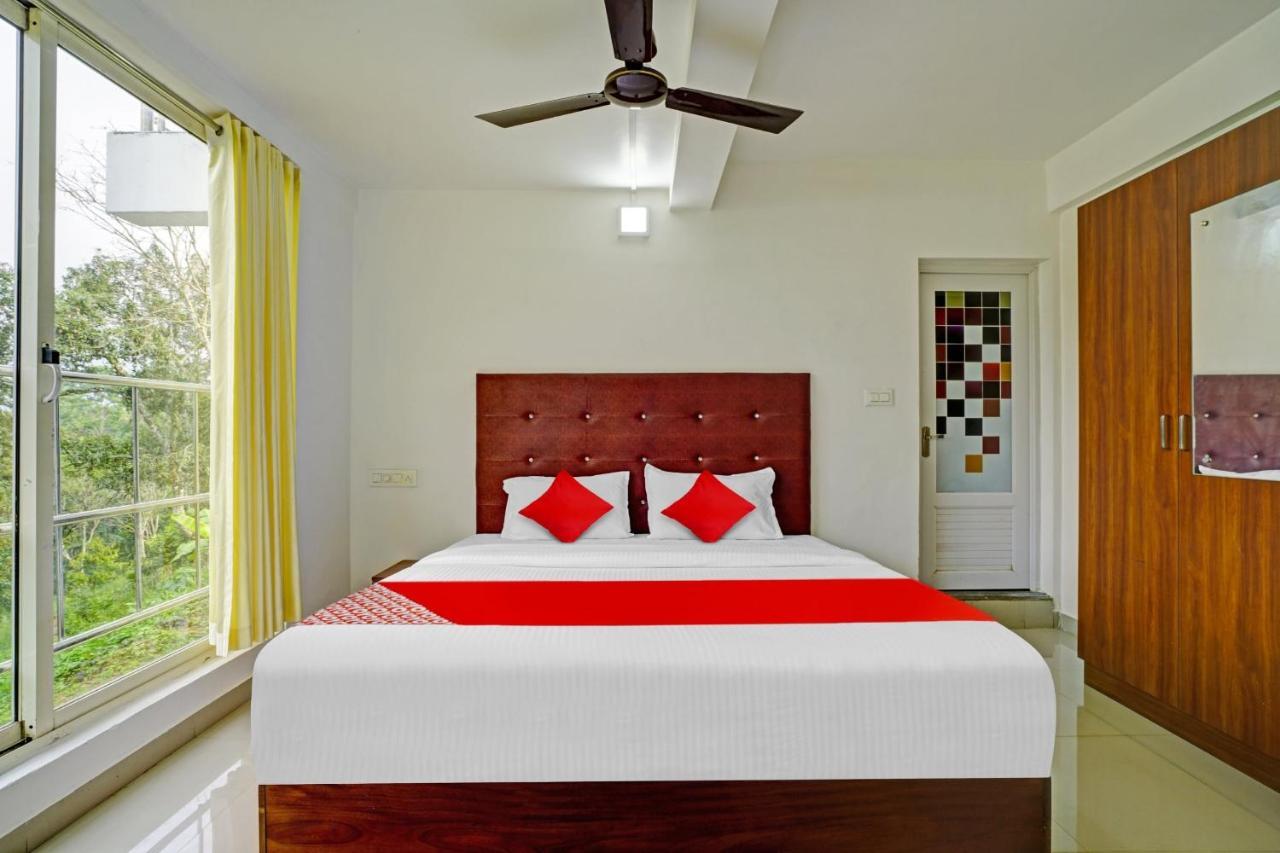 Oyo Flagship 81260 Star Lights Hotel Munnar Ngoại thất bức ảnh