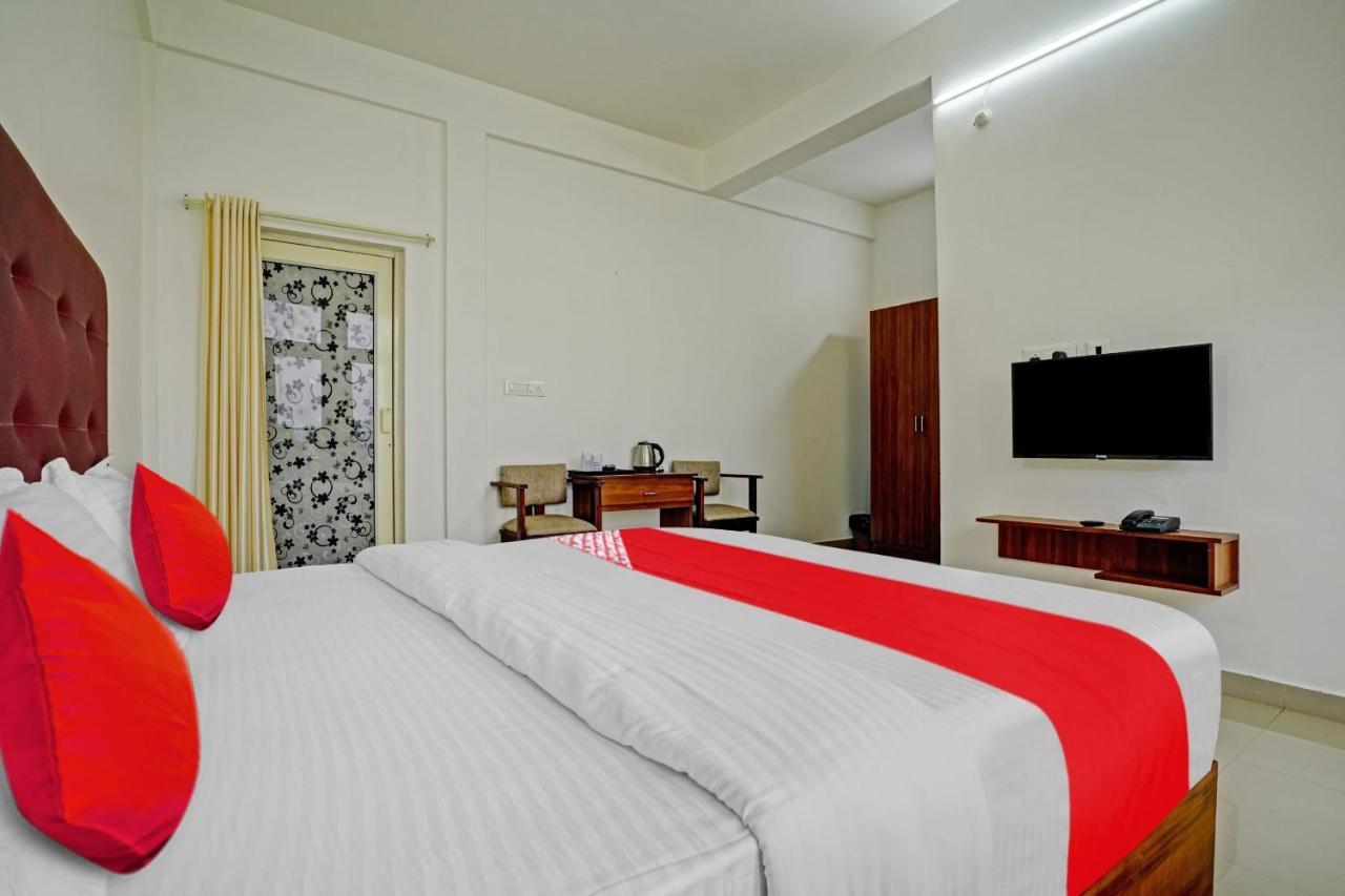 Oyo Flagship 81260 Star Lights Hotel Munnar Ngoại thất bức ảnh