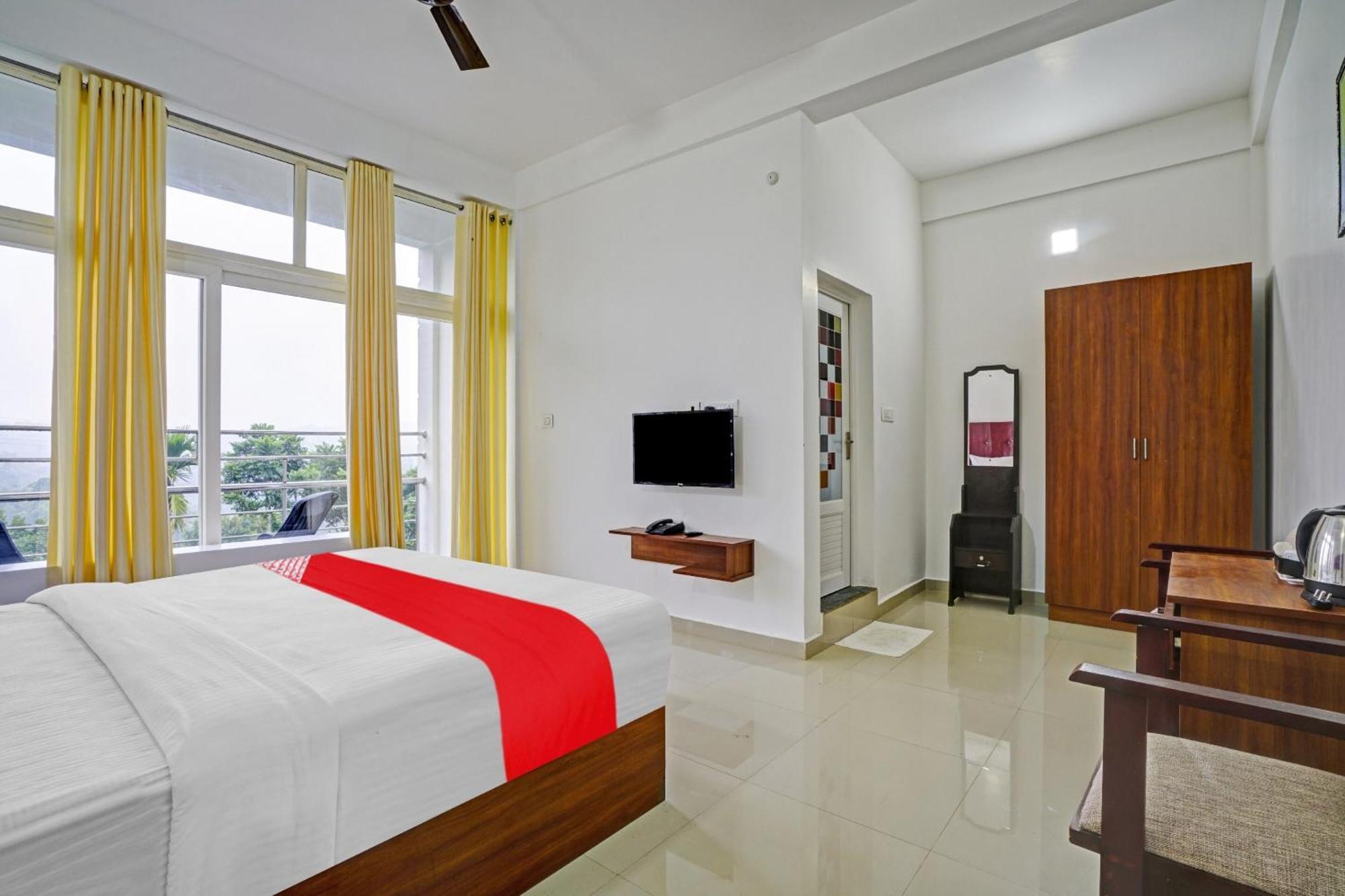 Oyo Flagship 81260 Star Lights Hotel Munnar Ngoại thất bức ảnh