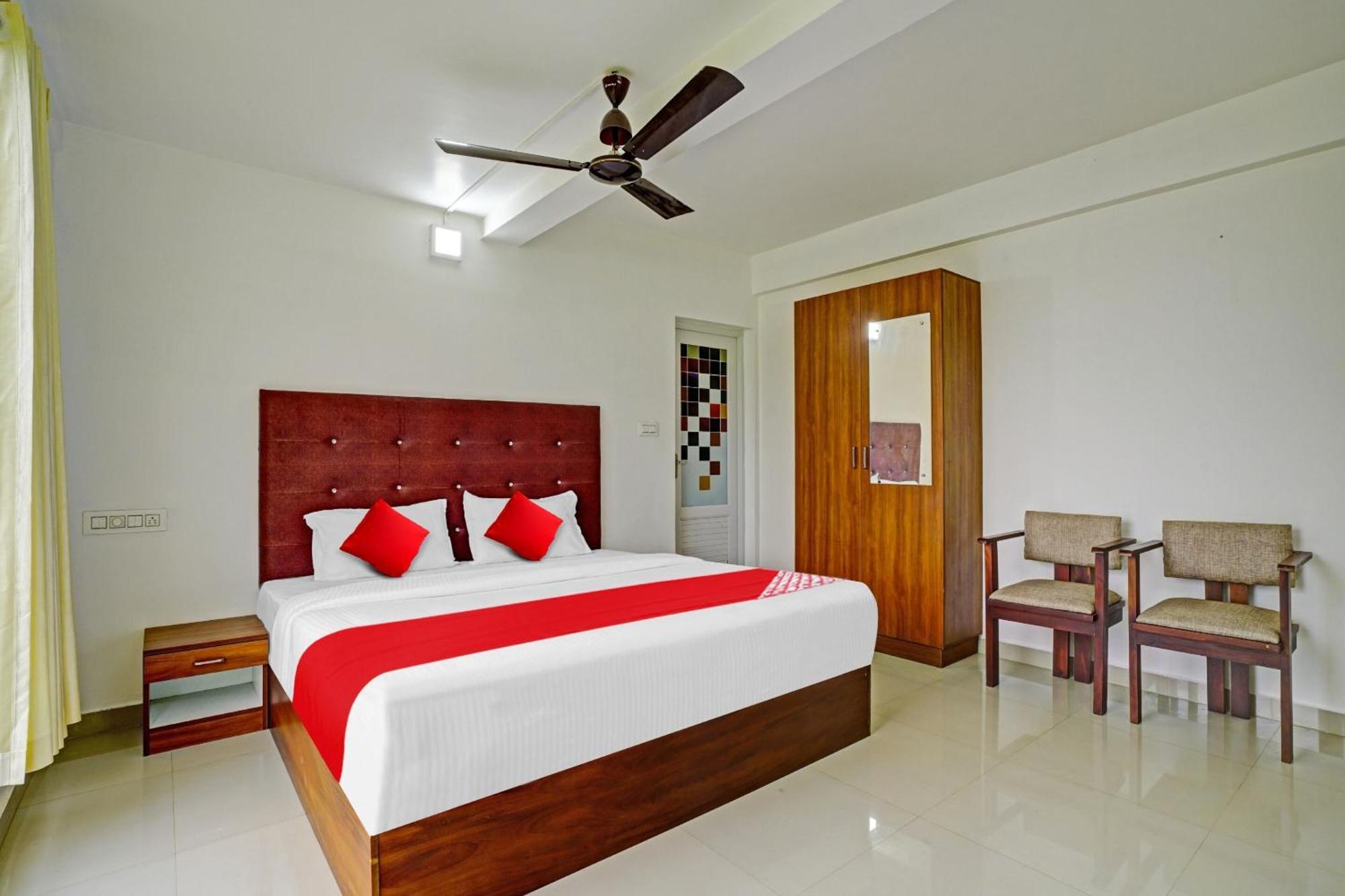 Oyo Flagship 81260 Star Lights Hotel Munnar Ngoại thất bức ảnh