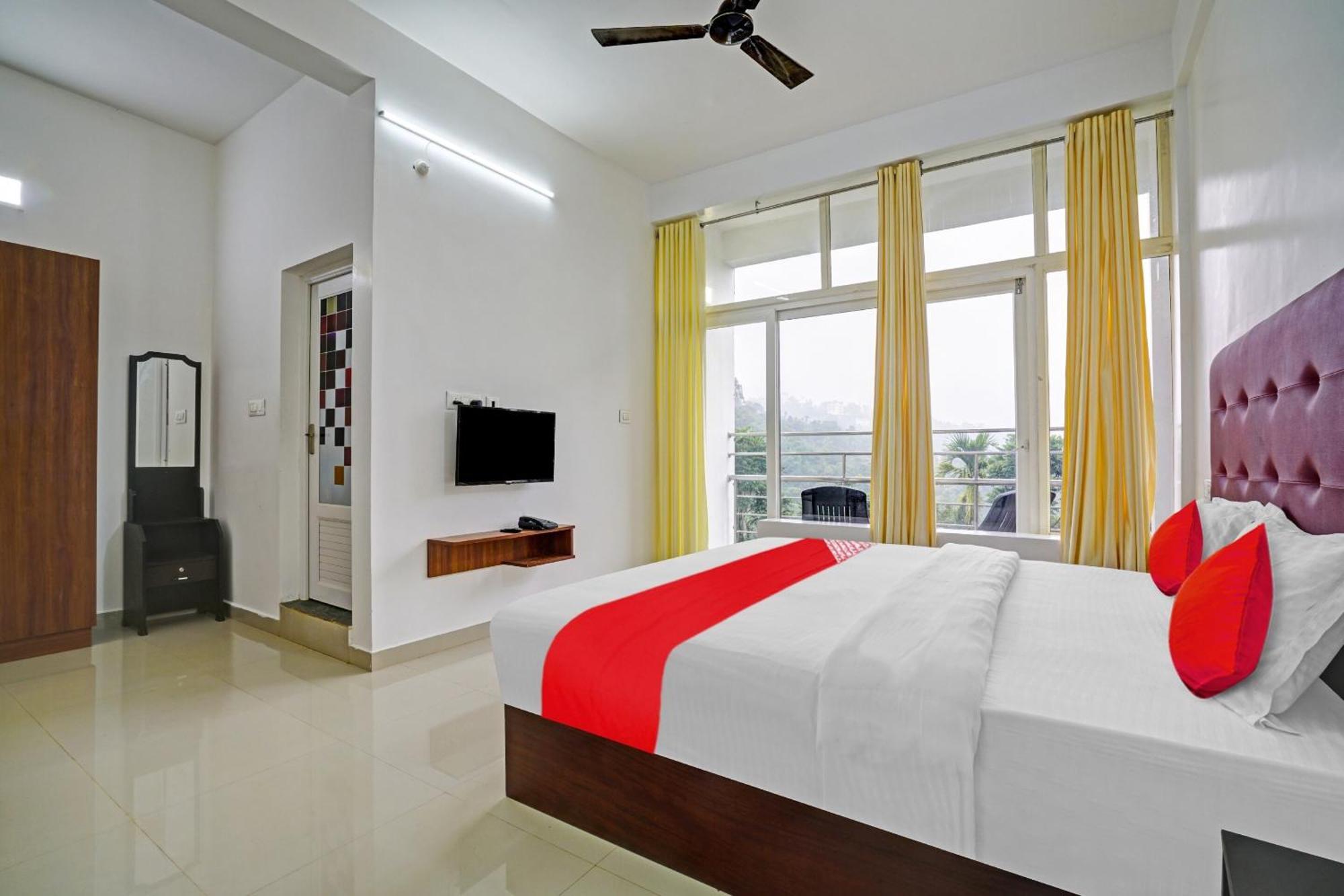 Oyo Flagship 81260 Star Lights Hotel Munnar Ngoại thất bức ảnh