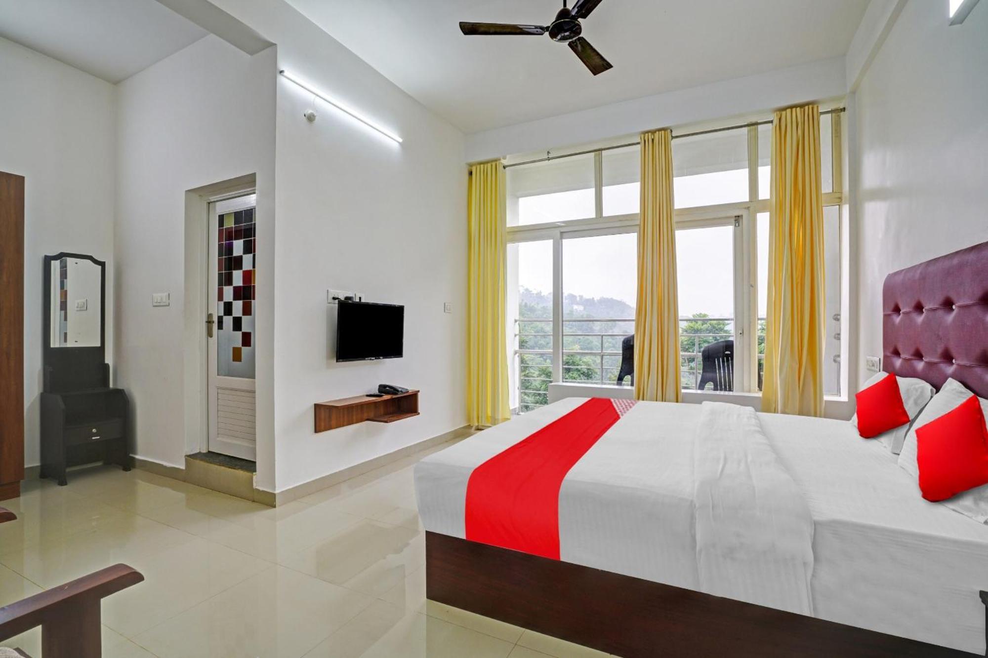 Oyo Flagship 81260 Star Lights Hotel Munnar Ngoại thất bức ảnh