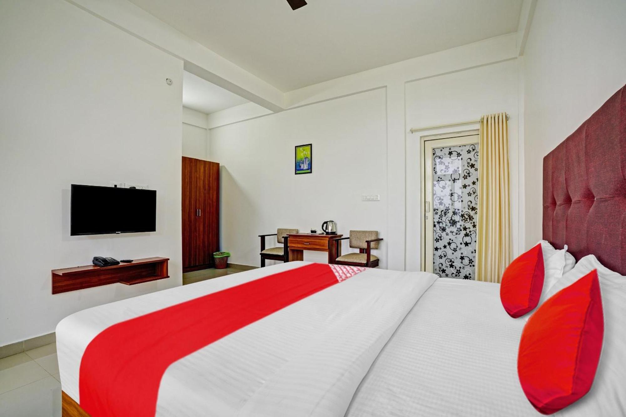 Oyo Flagship 81260 Star Lights Hotel Munnar Ngoại thất bức ảnh