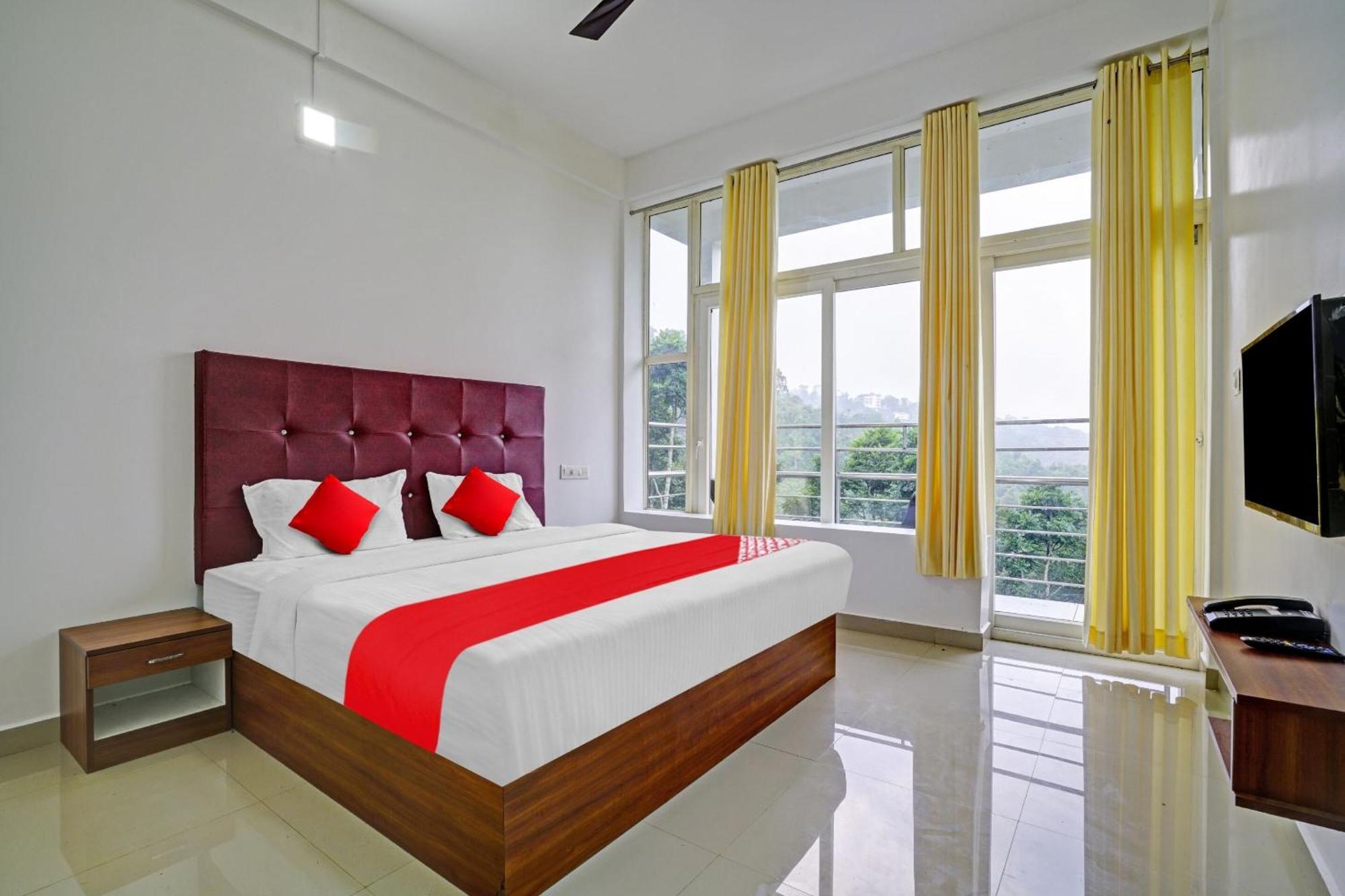 Oyo Flagship 81260 Star Lights Hotel Munnar Ngoại thất bức ảnh